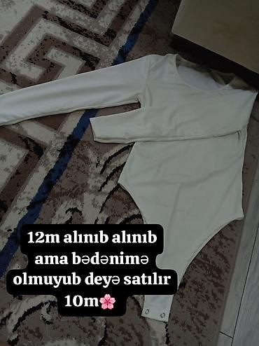 baggy jeans: Qara Adidas loqolu köynəy 10m alınıb 1, 2dəfə geynlib 7m satılır Ağ — 2