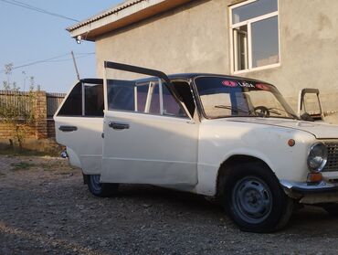 тойота каролла 2004: LADA (ВАЗ‑2101) седан, белый, классический машына журоттт кундо