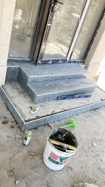 Готовые ступеньки для лестниц: Балясины из камня, выполненные в классическом стиле, идеально подходят — 5