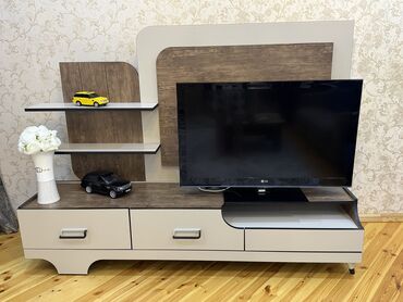 TV altlığı: Yeni, Düz TV altlığı, Polkalı, Laminat, Azərbaycan