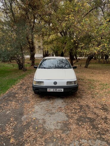 Volkswagen: Volkswagen Passat: 1989 г., 1.8 л, Механика, Бензин, Седан