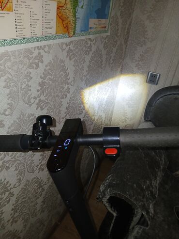 Elektrikli samokatlar: İşlənmiş Elektrik samokat 8", 501 - 750 Vt, 26 - 35 km/s, Ünvandan götürmə, Pulsuz çatdırılma, Ödənişli çatdırılma
