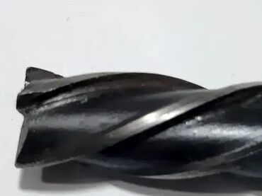 Glodala: Glodalo cetvoropero 20mm osteceno, levi smer Glodalo je koristeno u — 3