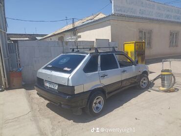 авто в рассрочку без банка рядом джал бишкек: Автомобиль в кузове хэтчбек, выполненный в двухцветной схеме с