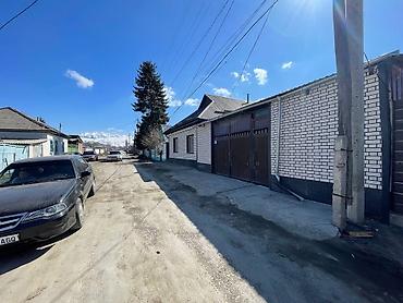 Продажа коттеджей и домов: Продаётся капитальный дом с большим крытым двором-навесом и гаражными — 1