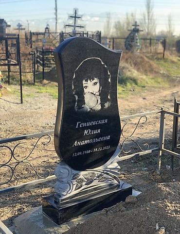 Мраморные и гранитные работы: Гранитные памятники - Изготовление памятников из цельного — 7