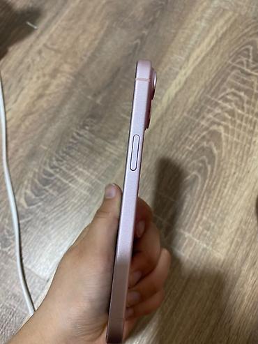apple studio: IPhone 15, Б/у, 256 ГБ, Розовый, Чехол, Кабель, 88 % — 3