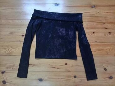 Köynək və bluzalar: Vərəqləyin. Bluzka baha alınıb 2 dəfə geyilib.M-L uyğun 12 — 13