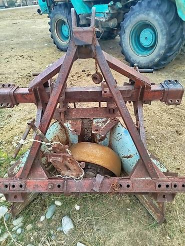 Уборочная техника: Зерноочиститель зернометатель См-4 Отвал-рыхлитель (V-образный) для — 1