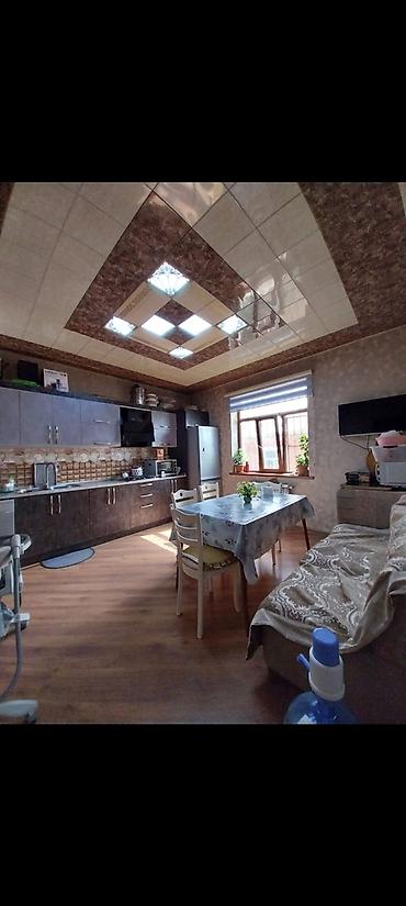 Həyət evləri və villaların satışı: Başlıq: Əmircanda Kupçalı və Təmirli Həyət Evi Satılır! (3 mərtəbə, 4 — 10