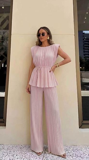 lil solid set: Ženski plisirani komplet – top bez rukava i široke pantalone 2800 din — 2