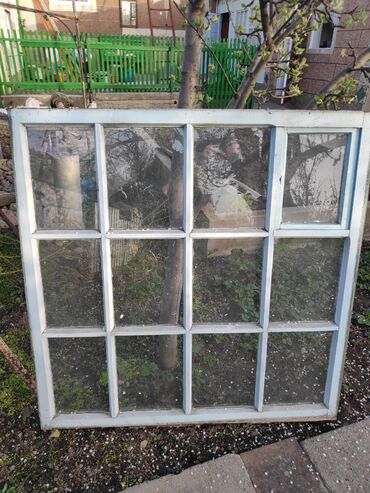 стекло окно: Рамы три штуки 1,5 х 1,5 две рамы по 700 сом, 2 х1,5 одна рама,г