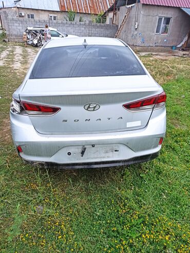 продаю в связи с переездом: Hyundai Sonata: 2018 г., 2 л, Автомат, Газ, Седан