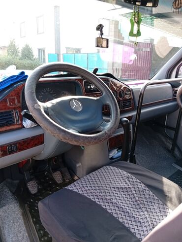 Легкий грузовой транспорт: Легкий грузовик, Mercedes-Benz — 11