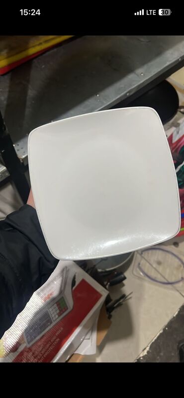 тарелки белые: Продаём посуды в связи закрытием ресторана, по очень приемлемым ценам