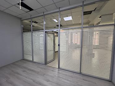 Аренда офисов: Офисные помещения с модульной планировкой из стеклянных перегородок - — 2