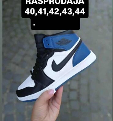 Women's Sneakers and athletic shoes: 2900 din
sdo — 9