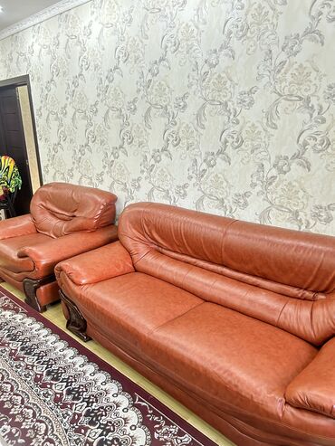 черный кожаный диван: Гарнитур для зала, Кресло, Диван, Б/у