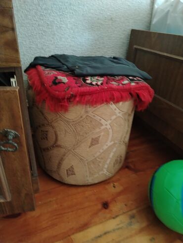 Qonaq otağı dəstləri: Klassik üslubda otaq mebelləri dəsti Dəst tərkibi: - Geniş divar — 10