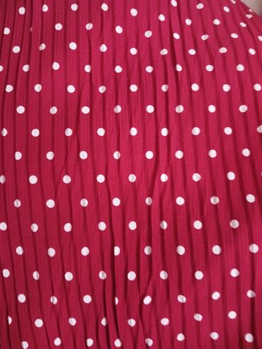 rengli parcalar: Ткань бордо в горошек с легкими плиссе ширина 1.50м,всего 4