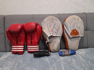 Boks təlim dəsti Tərkib: - Adidas markalı qırmızı boks dəri əlcəkləri