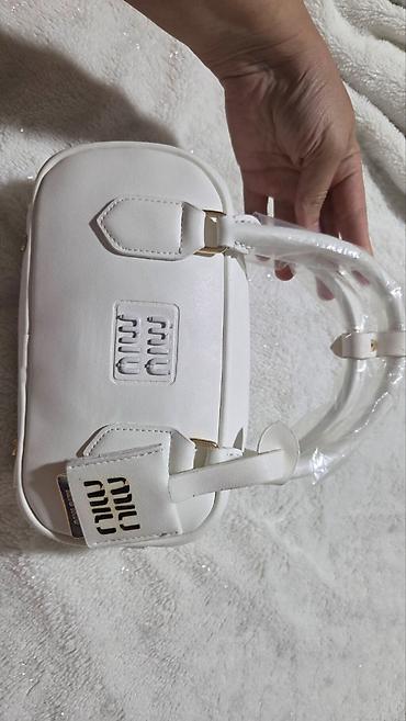 kristijan dior torba: Nova torbica, nekorišćena i odmah dostupna. 👜✨ Moderan i praktičan — 4
