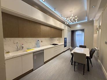 ev elani yerlesdir: İcarəyə verilir 3 otaqlı yeni tikili 190 m², 28 May m. Kateqoriya — 5