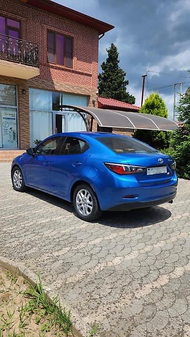 toyota prius kapot: Toyota Yaris: 1.5 l | 2017 il Sedan — 5
