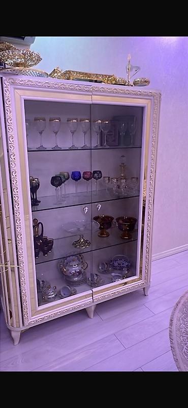 Оборудование для магазинов: Стеклянная витрина-шкаф, Б/у — 1