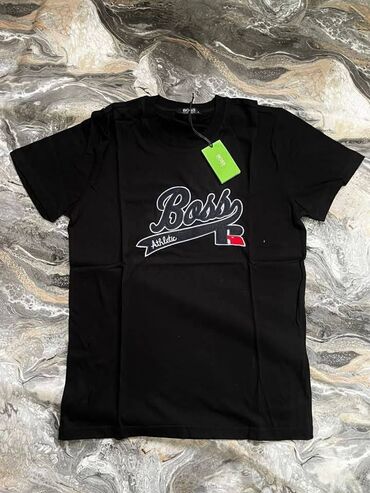 Majice: Muška majica Vel.S cena 1800 dinara vel.M cena 2000 dinara Vel.L — 16