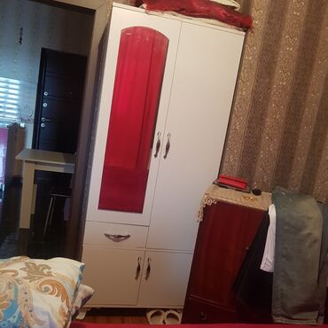 Dolablar: Açılan, 3 qapılı Düz dolab, Qarderob, paltar dolabı