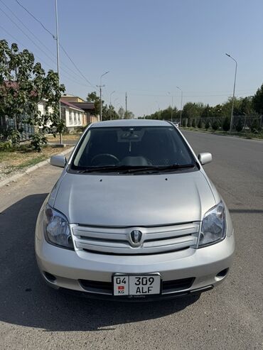 грузовой автомобиль: Toyota ist: 2003 г., 1.5 л, Автомат, Бензин, Хэтчбэк