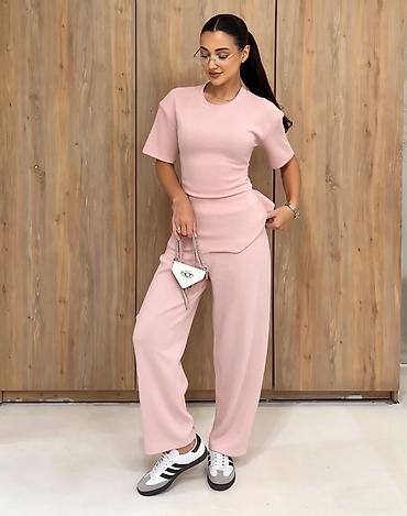 Kompleti: ✅Dvonodelni ženski komplet – top i pantalone
✅3200 — 12