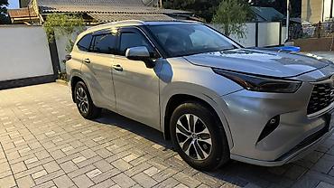 2022: Toyota Highlander: 2022 г., 3.5 л — 8