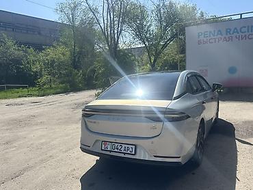 Другой электротранспорт: Электромобиль AION S Plus - Кузов: седан, серебристый цвет - Задние — 10