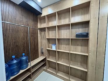 офис квартира: Сдаю Офис целиком: 100 м², В бизнес центре, С ремонтом, С высокими потолками — 4