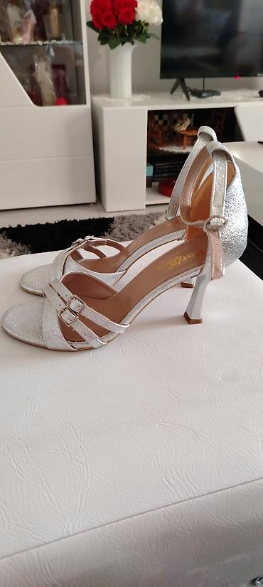 aprikot cipele: Potpuno nove srebrne sandale brenda PERLA, nikada nisu nošene, u — 4