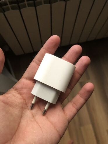 4 lü çanta: Беспроводное зарядное устройство