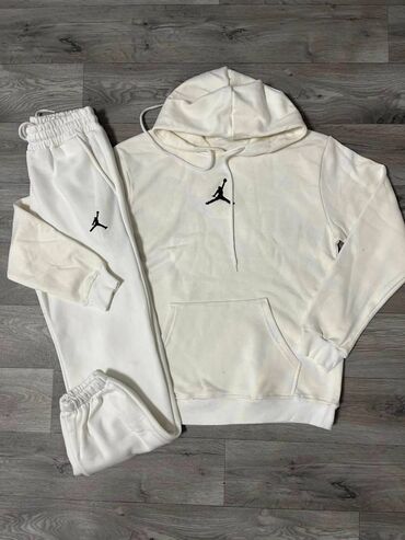 Trenerke: Muški deblji komplet trenerke S,M,L,XL,XXL veličine za 4500 din
pb — 4