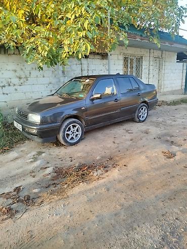 Volkswagen Vento: 1992 г., 1.8 л, Механика, Бензин, Седан