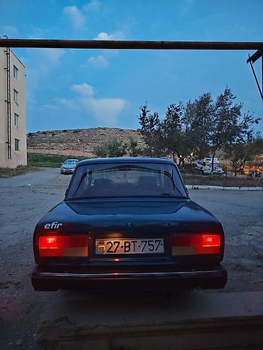 vaz susə: VAZ 2107 sedan - Kuzov: klassik 4 qapılı sedan, tünd mavi rəng - Arxa — 1
