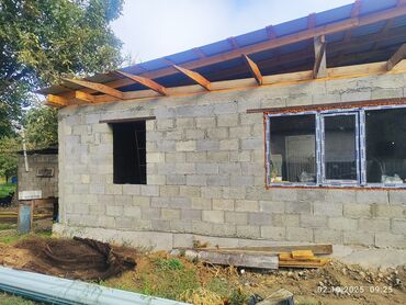 продаю дом село ак жол: Дом, 200 м², 13 комнат, Собственник, ПСО (под самоотделку)