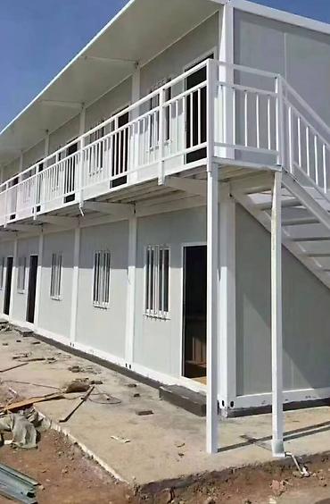 Контейнеры: Модульные контейнер‑домики/блок‑контейнеры из сэндвич‑панелей. Размеры — 6