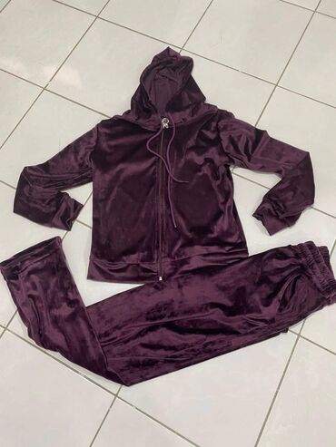 Kompleti: Plišani kompleti 
Vel : ( s m l xl xxl ) 

Cena : 3100 din — 9