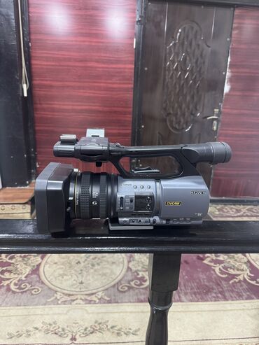 video kamera: Yenidir. Sony DSR-PD175P