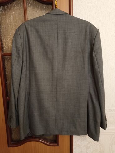 Костюмы: Срочно продаю мужские костюмы, размеры 50/6, 52, 54, пр-во Италии — 5