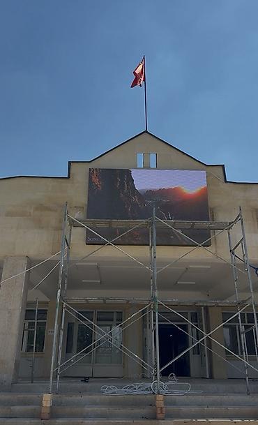 смарт тв приставка к телевизору: Светодиодные экраны для залов и фасадов (LED-видеостены) - Тип — 4