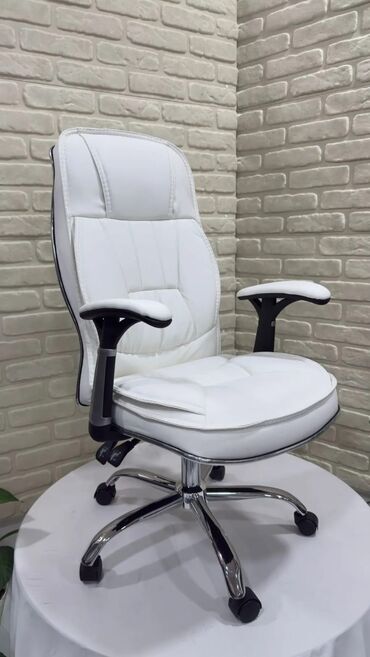 Ofis və oyun kresloları: Yeni, Təkərli, Qolları tənzimlənir, Dəri — 26