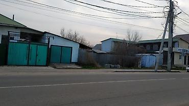 Продажа коттеджей и домов: Продается дом с большим участком.Коммуникации все — 7