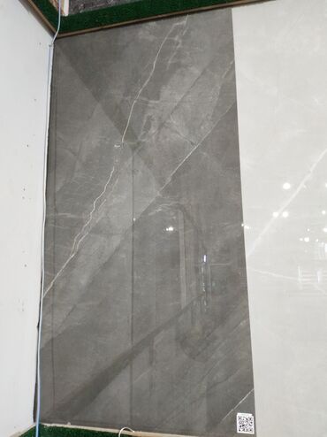 tamet şekilleri: Böyük ölçülü keramoqranit/plitə paneli - Rəng: tünd boz (smoky grey)